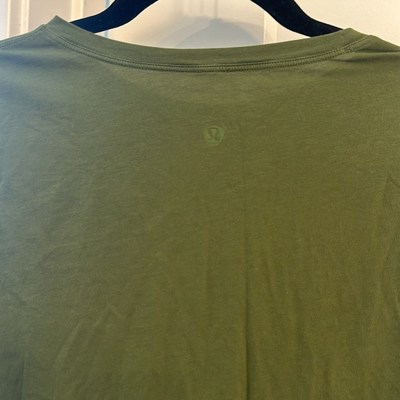 Olive green lululemon size 8 muscle tank. Super comfy. Good condition - Picture 1 of 10